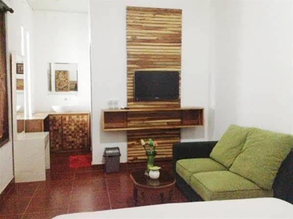 Puri Minggiran Guesthouse Yogya Yogyakarta Kültér fotó